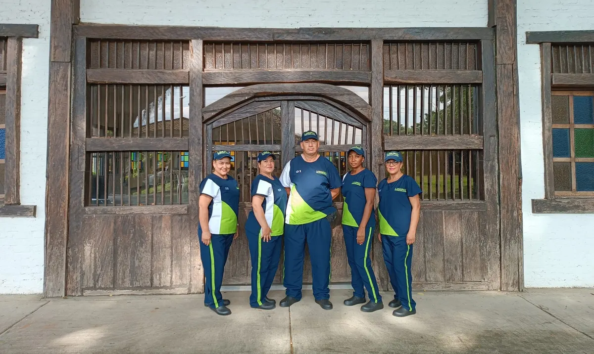 Equipo de Limpio Colombia interviniendo planta industrial en el Valle del Cauca
